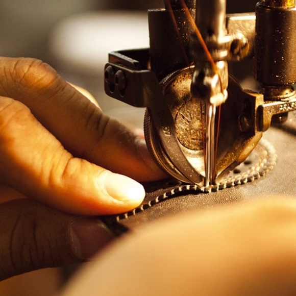 Allen Edmonds. The Finest Hand Made American Shoes - Picture 2 of 8